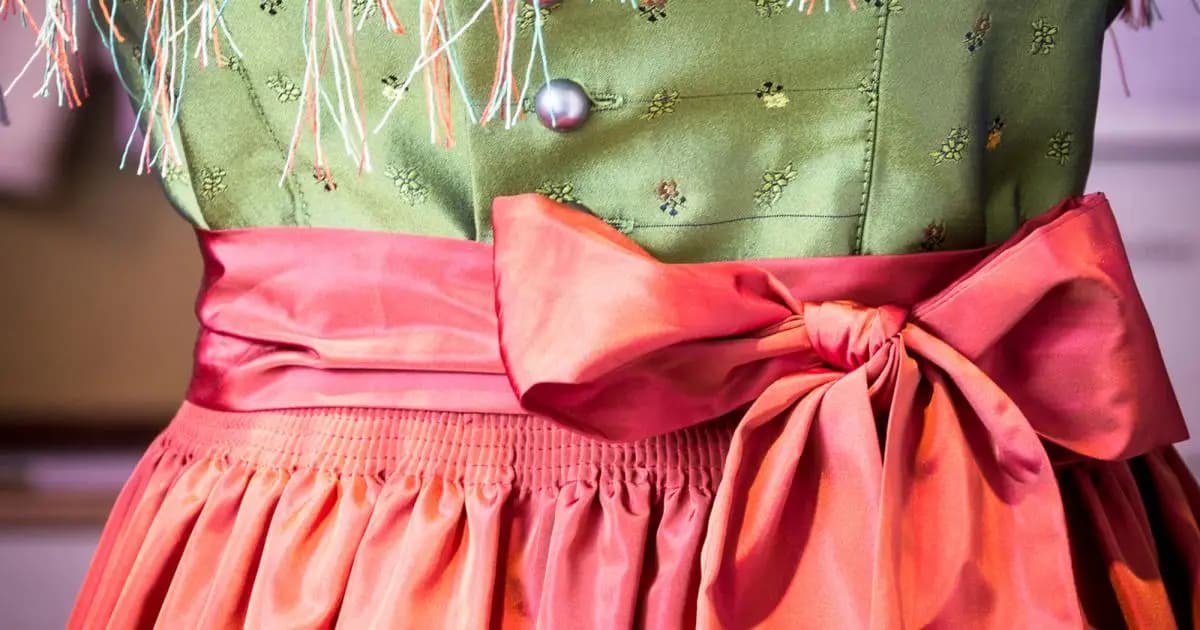 Schleife am Dirndl: Bedeutung der Positionen