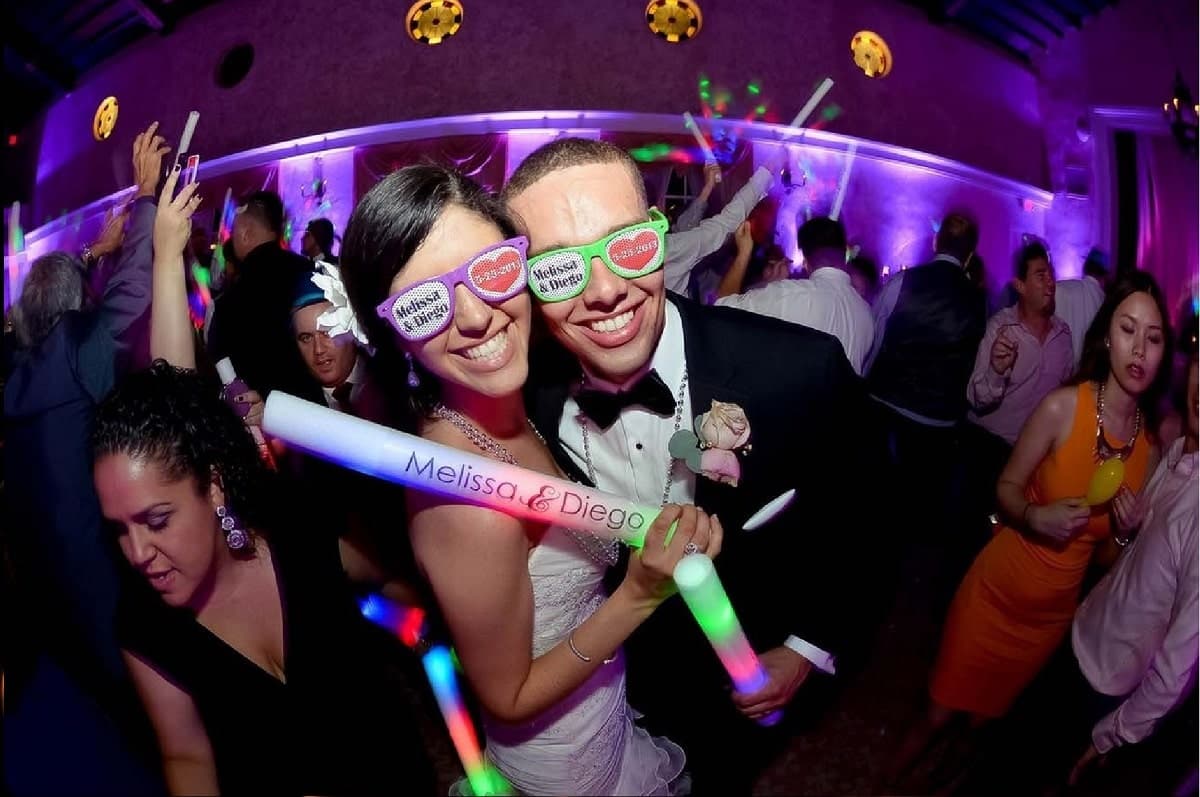 Liebe und Melodie in Einklang bringen: Die Magie von Wedding DJ Chronicles entdecken