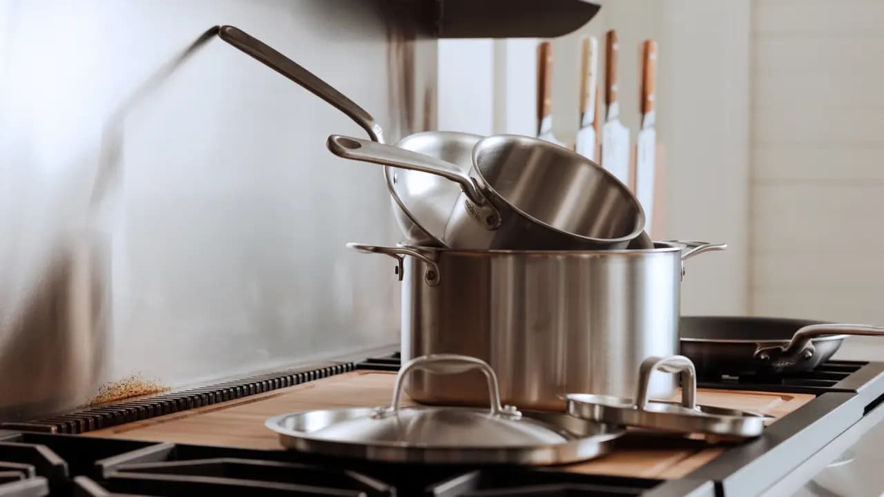 Geschenke für Frauen, die die Zukunft im Blick haben: GreenKitchen Töpfe und Pfannen als wertvolle Investition