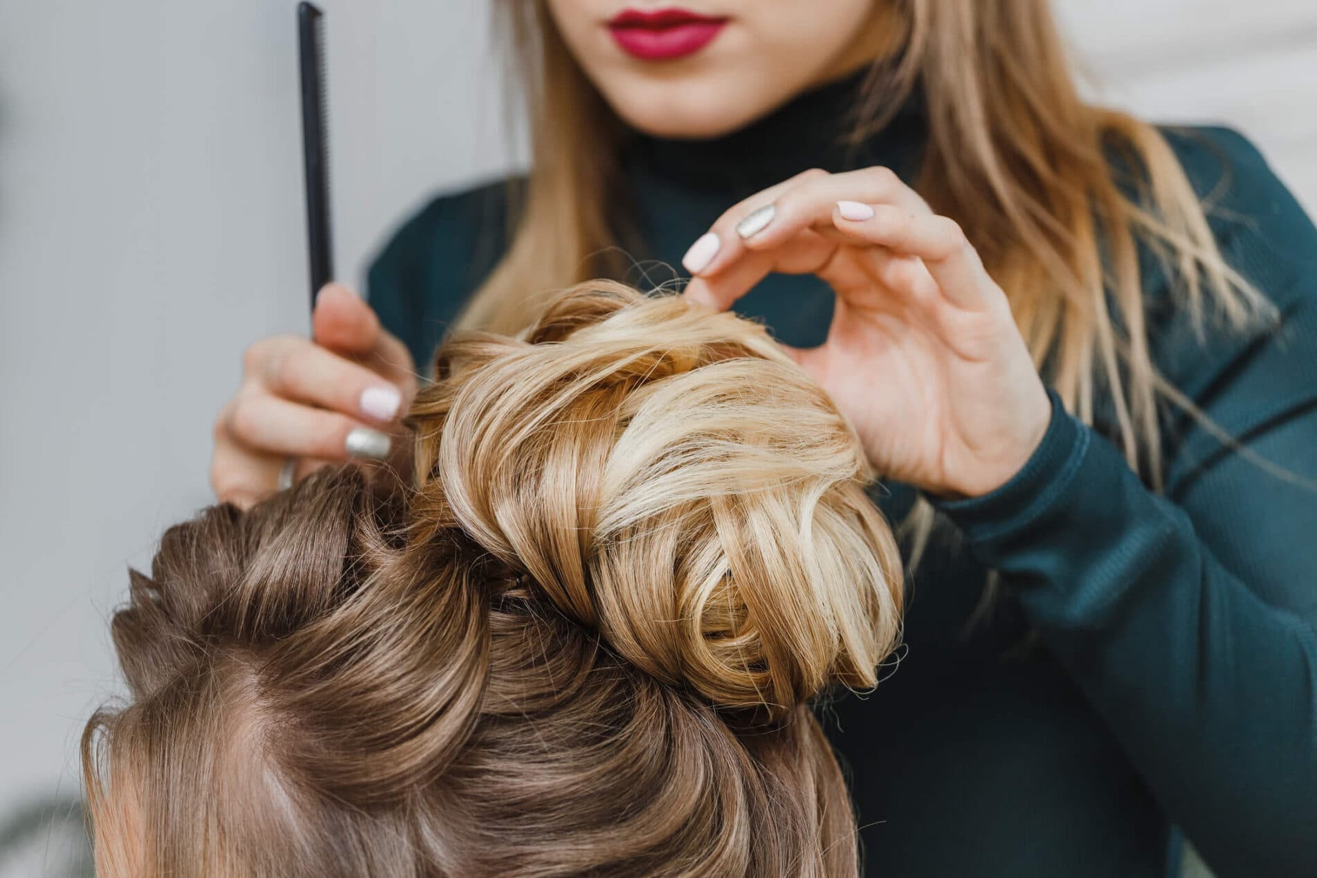 Tape Extensions: Die Antwort auf deine Haarträume – Unsere Spezialisierung!