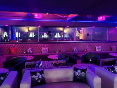 Die exklusive Shishabar in Hamburg: Genussvolle Tabakvielfalt und kreative, alkoholfreie Getränke in einem einzigartigen Ambiente