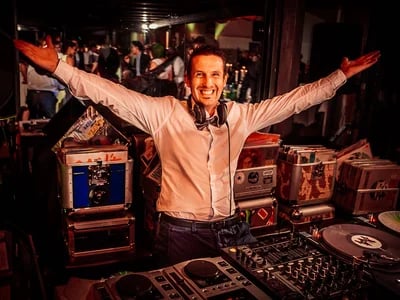 Hochzeits DJ Augsburg: Der Geheimtipp für eine Party, bei der alle tanzen