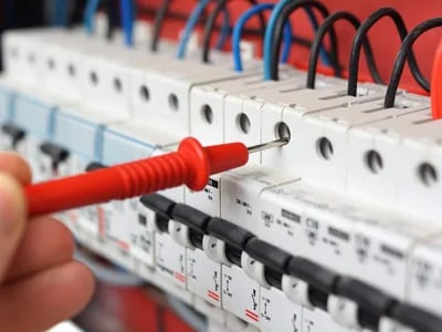 DGUV V3 Prüfung Hamburg: Unfallrisiken minimieren, Betriebssicherheit erhöhen