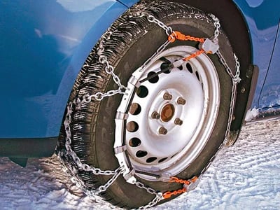 Wie wählt man die richtigen Schneeketten für sein Auto aus?