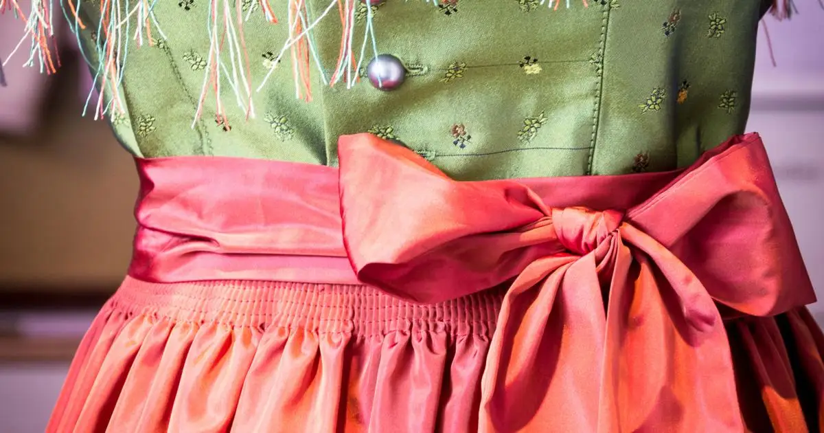 Schleife am Dirndl: Bedeutung der Positionen