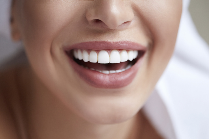 Invisalign Dauer: Wie lange dauert die Behandlung mit der transparenten Zahnschiene?