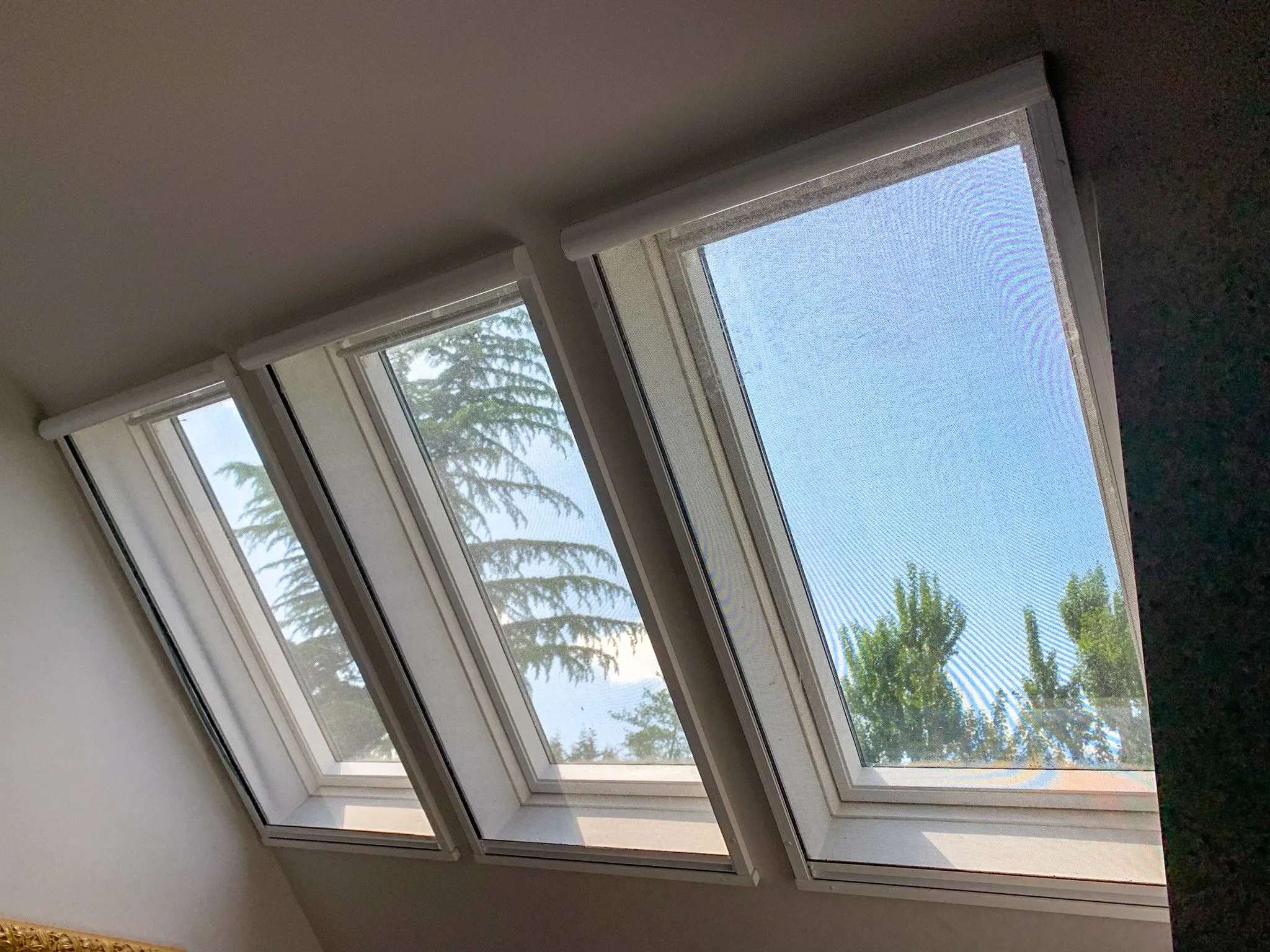 Fliegengitter Dachfenster Velux und Standardfenster – Einfacher Einbau und langlebige Qualität