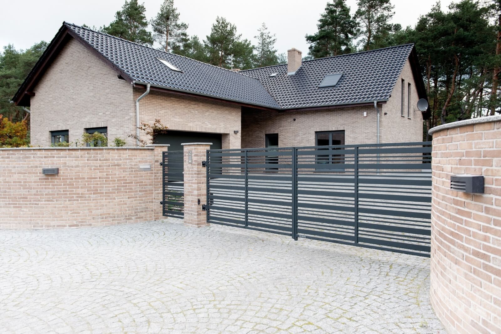 Garagentore mit perfekter Kombination aus Technik und Design