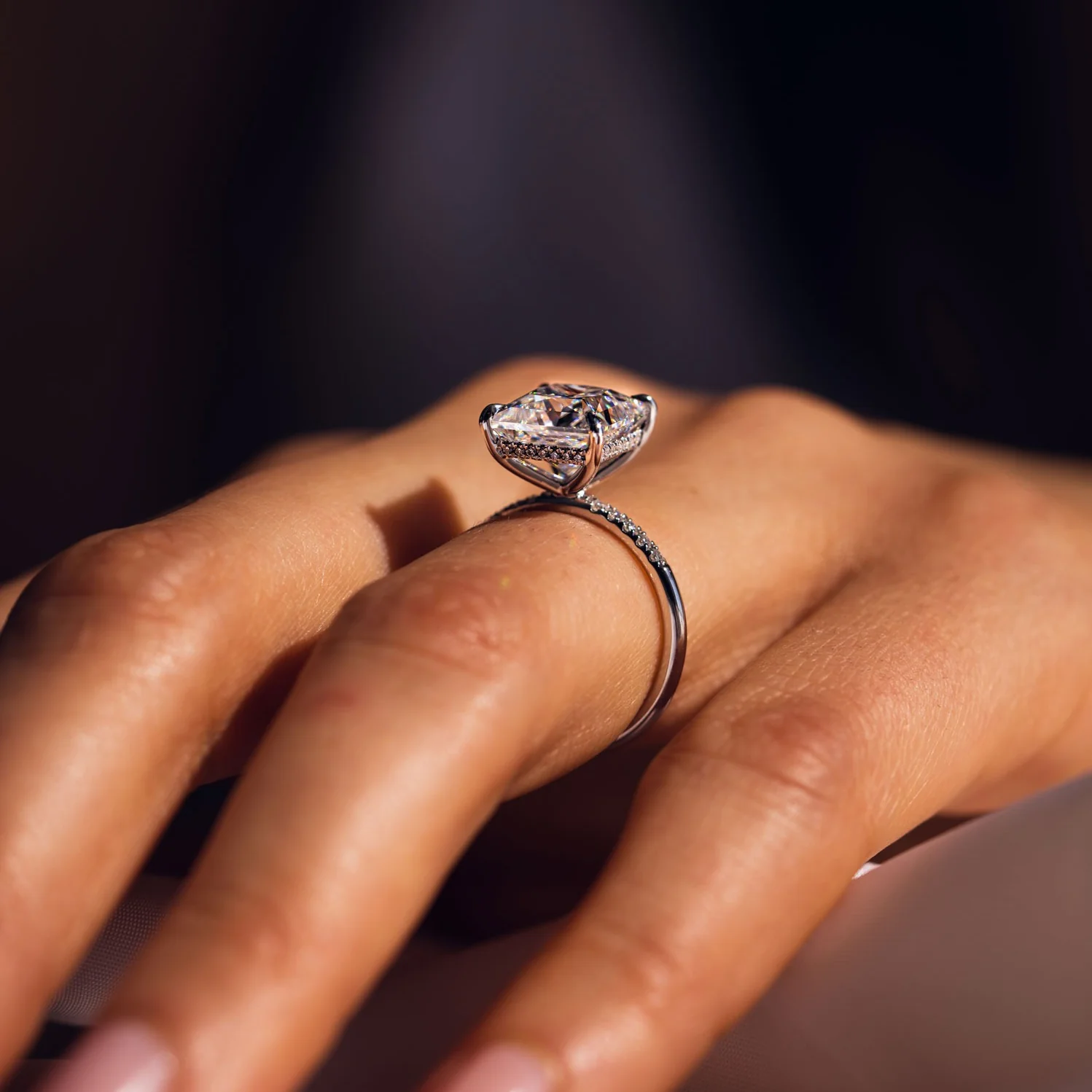 Tipps zur Pflege von Moissanit-Schmuck: Bewahren Sie Ihren Glanz
