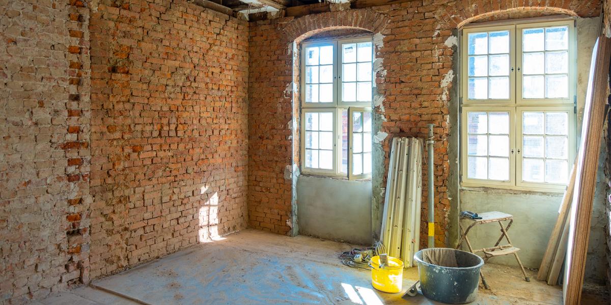 Altbau sanieren und modernisieren: Die Vorteile von Stretchdecken und die besten Methoden zur Integration alter Elemente