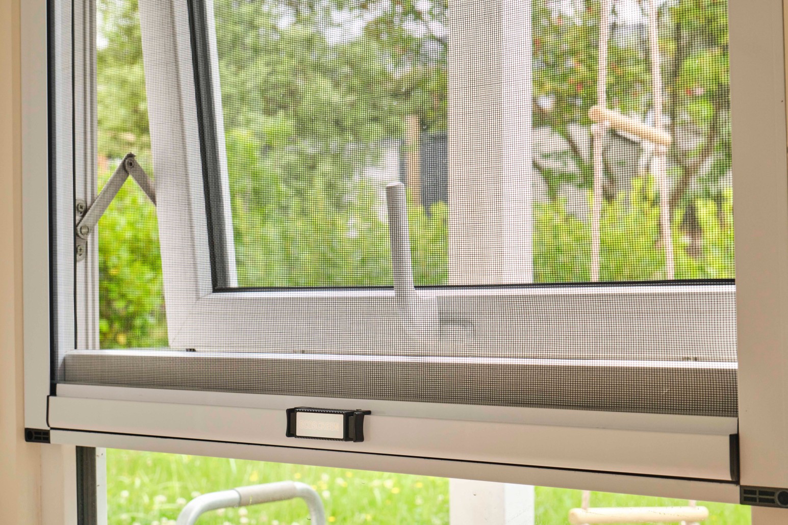 Fliegengitter Dachfenster Velux und Standardfenster – Einfacher Einbau und langlebige Qualität
