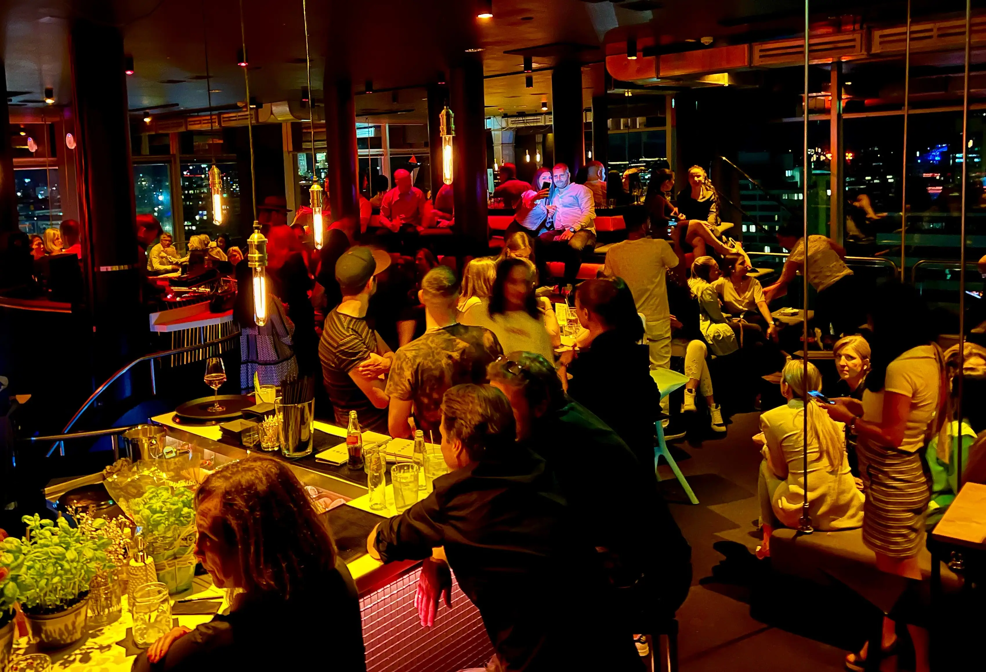 Deep: Die vielseitige Eventlocation Berlins für unvergessliche Events