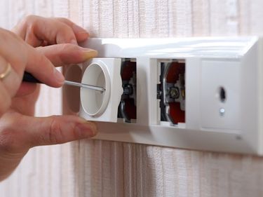 Elektriker Notdienst Hamburg: Rund um die Uhr Verfügbarkeit für dringende Elektroreparaturen