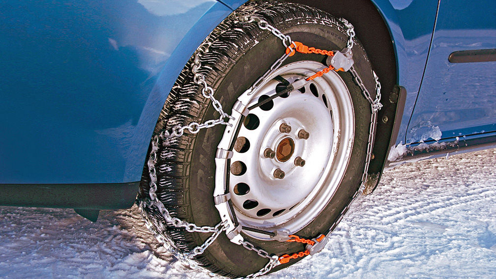 Wie wählt man die richtigen Schneeketten für sein Auto aus?