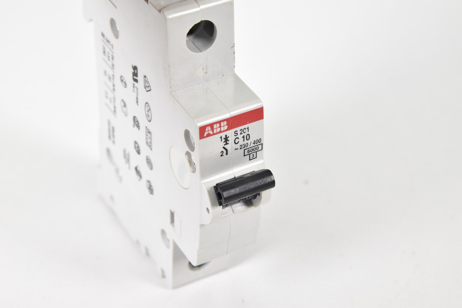 ABB S201: Ihre erste Wahl für hochwertige B16 Automaten und Steckdosen-Einsätze!
