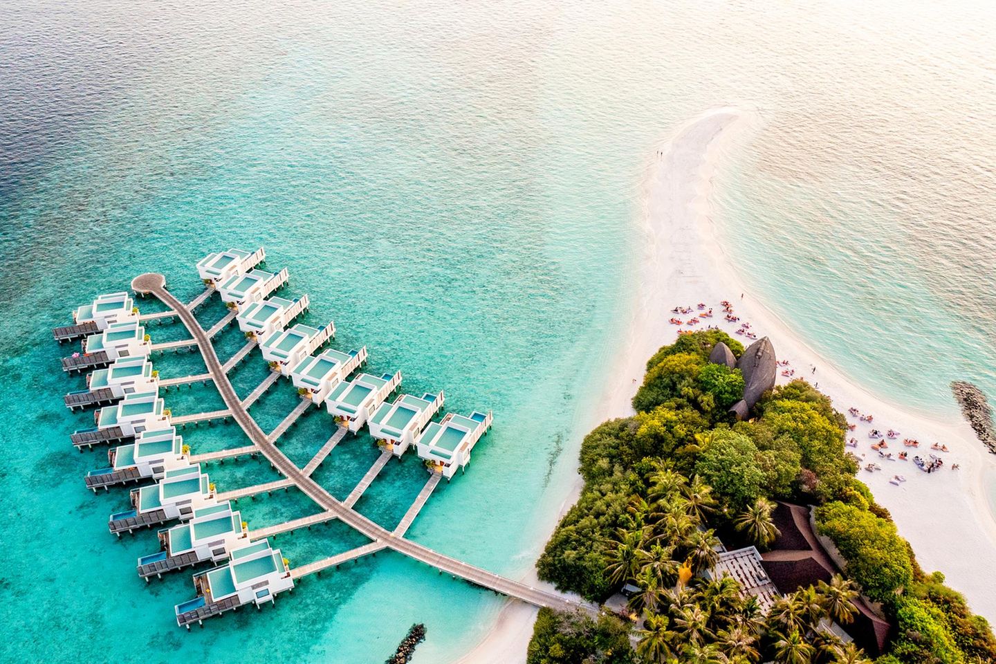Luxus im Paradies – Ihr Malediven Urlaub mit Großzügigen Bungalows und Exquisiten Speisen