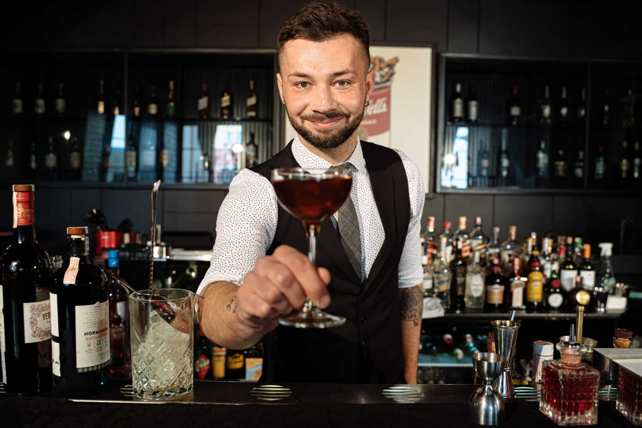 Cocktailkurs Berlin Potsdamer Platz: Die perfekte Mischung aus Fortbildung und Vergnügen für Cocktailliebhaber