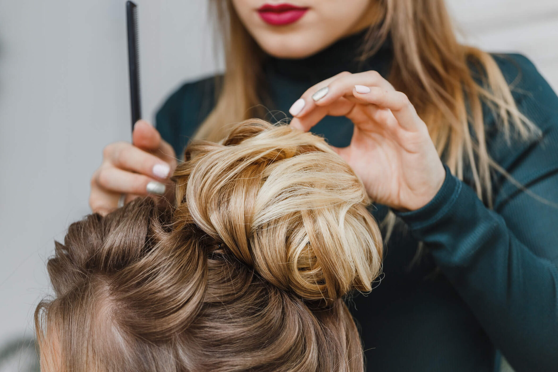 Tape Extensions: Die Antwort auf deine Haarträume – Unsere Spezialisierung!