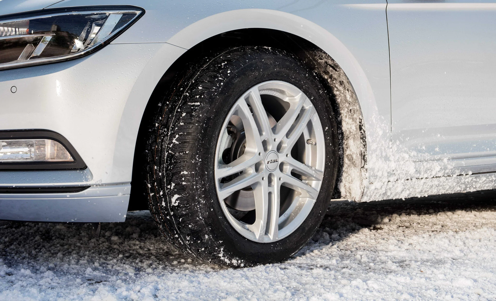 Finden Sie die passenden Schneeketten für Ihr Fahrzeug mit dem praktischen Ratgeber von Schneeketten4u